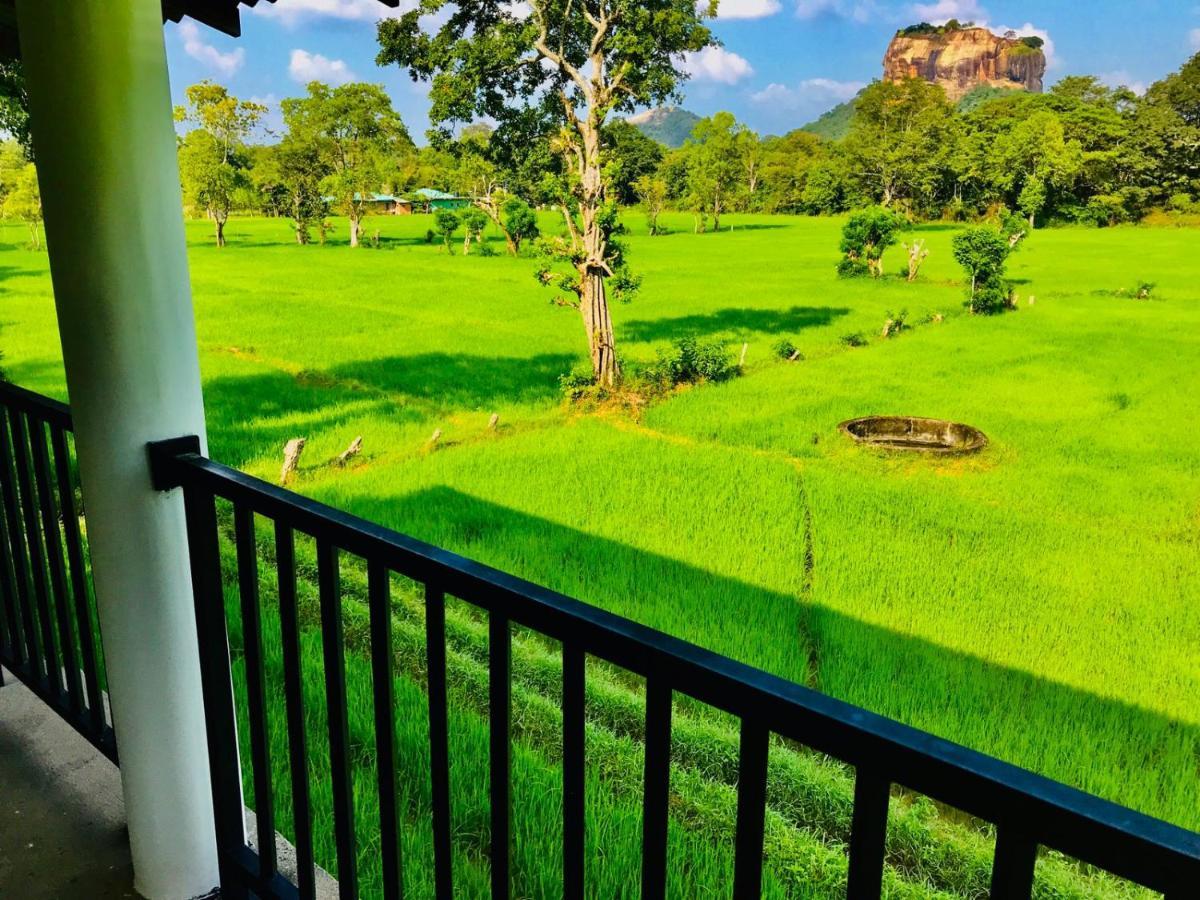Castle View Sigiriya Hotell Exteriör bild